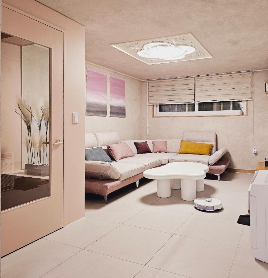 Close To Gangnam, Coex, Asan Medical Centar & Luxury Near Lotte World, Free Korean Ramen *